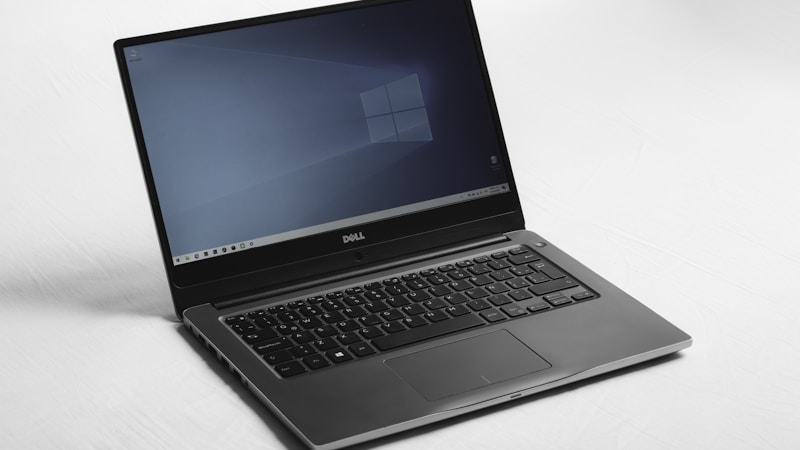 パソコンが「ようこそ」から進まないときの原因と対処法をやさしく解説【Windows起動トラブル】
